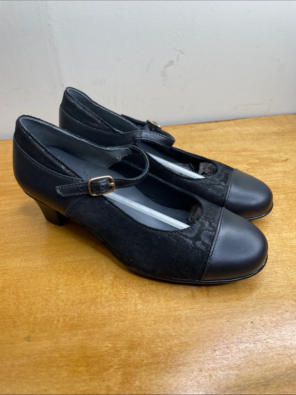 SAS Isabel Black Mary Jane Low Heel with Gold Buckle Accent. Size 4